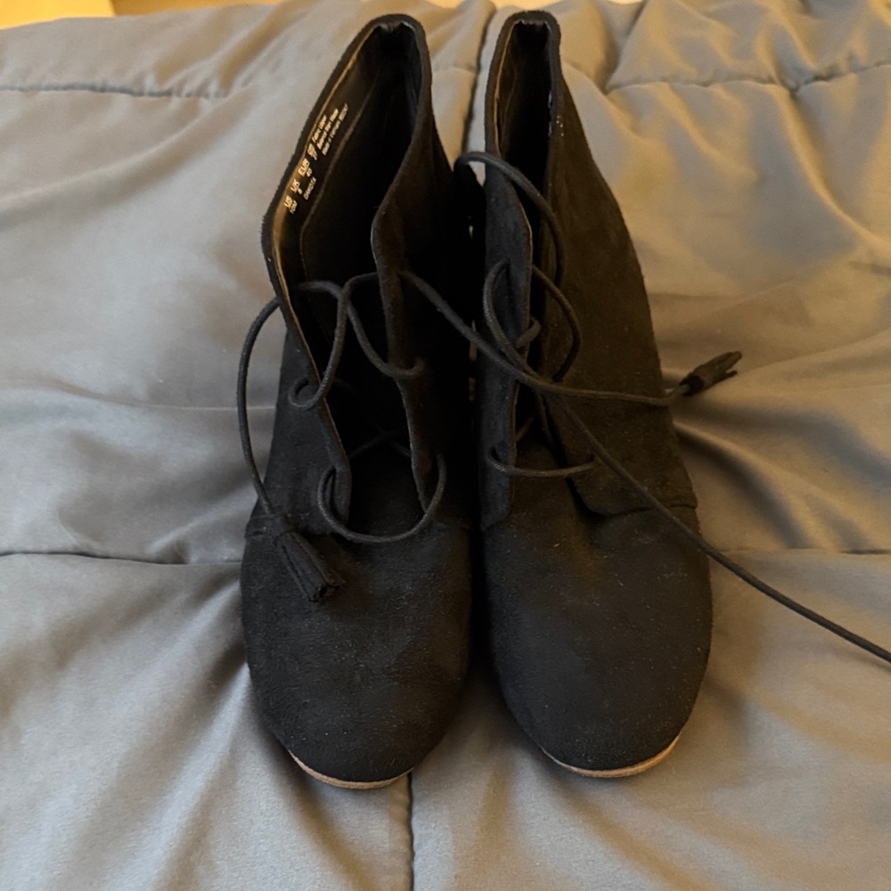 Dr. Scholl’s Dakota booties